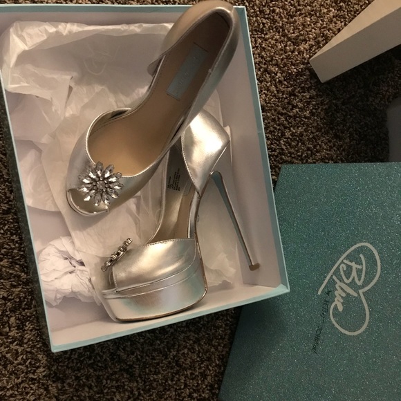 Betsy Johnson Blue edition heels - Picture 5 of 7